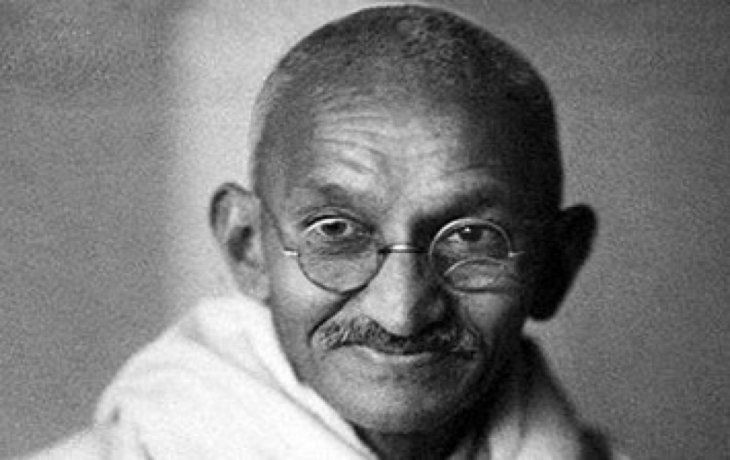 Mahatma Gandhi usó los anteojos en su juventud.