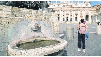 Seco. De las 2.500 fuentes que hay en Roma, sólo funcionan unas 30. El Papa pidió cortar el agua de las del Vaticano en una decisión histórica.