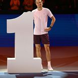 El alemán Alexader Zverev se aseguró el Nº 1 del ranking mundial al vencer al neerlandés Tallon Griekspoor en el ATP 500 de Viena. El alemán Alexader Zverev se aseguró el Nº 1 del ranking mundial al vencer al neerlandés Tallon Griekspoor en el ATP 500 de Viena.