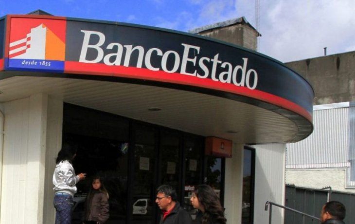 Todas las sucursales de BancoEstado en Chile debieron cerrar por el ataque.