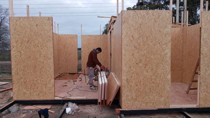 Primeros pasos de una Tiny House y colocación de panelería Primeros pasos de una Tiny House y colocación de panelería