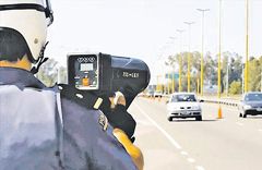 Este verano habrá nuevos radares para detectar excesos de velocidad en las rutas 2 y 11. Este verano habrá nuevos radares para detectar excesos de velocidad en las rutas 2 y 11.