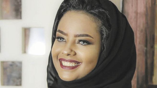 Serio. La joven de 19 años fue acusada de prostitución y tráfico de drogas.