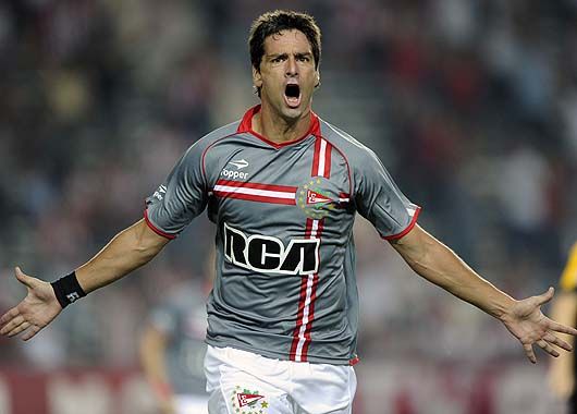 El exfutbolista de Vélez convirtió el primer gol, el segundo y el cuarto.