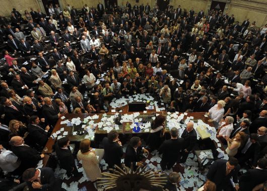 En su asunción, Cristina advirtió que no cederá en la profundización del modelo nacional y popular (foto 1)