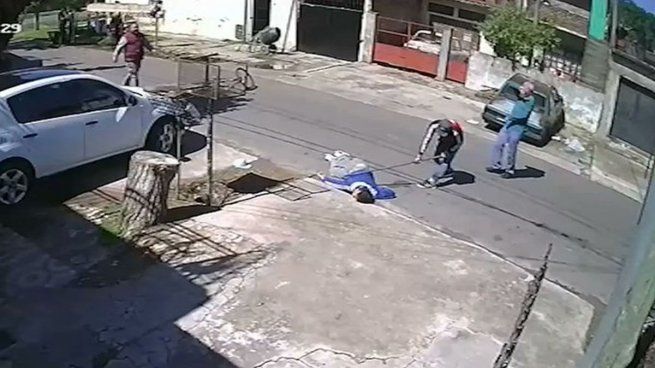 Un hombre fue asesinado a fierrazos en la cabeza por una pelea vecinal
