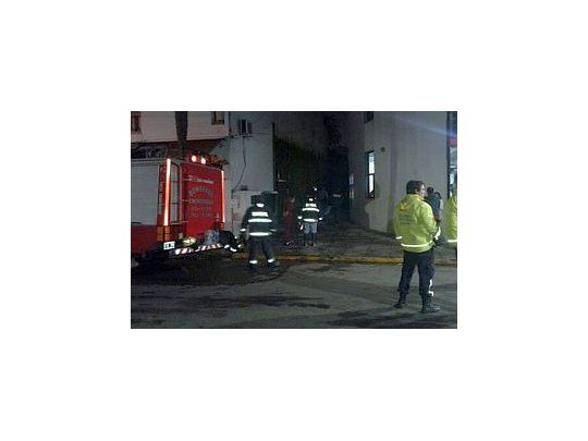 El incendio ocurrió anoche en la Clínica Privada de Psicopatología “9 de Julio”, ubicada la calle 9 de Julio Nº 146 de Bernal.