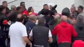 Barras de Chacarita sorprendieron y atacaron a dirigentes de Deportivo Morón