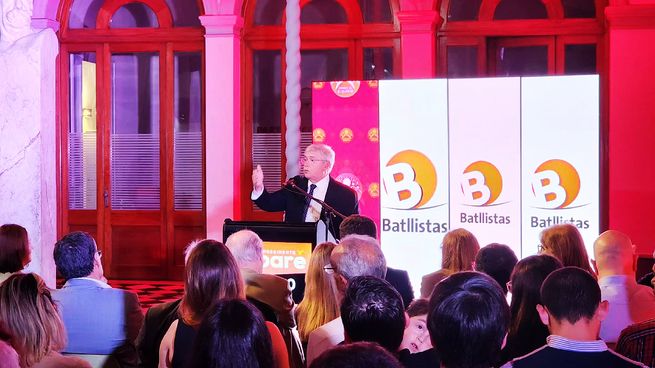 Batllistas lanzó oficialmente la precandidatura presidencial de Tabaré Viera.