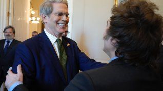 El secretario del Tesoro de EEUU, Scott Bessent, junto al presidente Javier Milei.