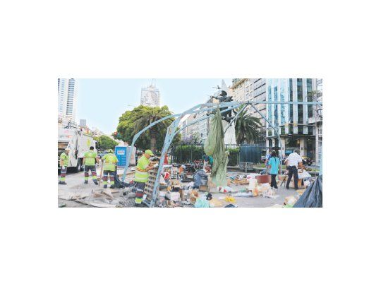 Levantan carpa Qom