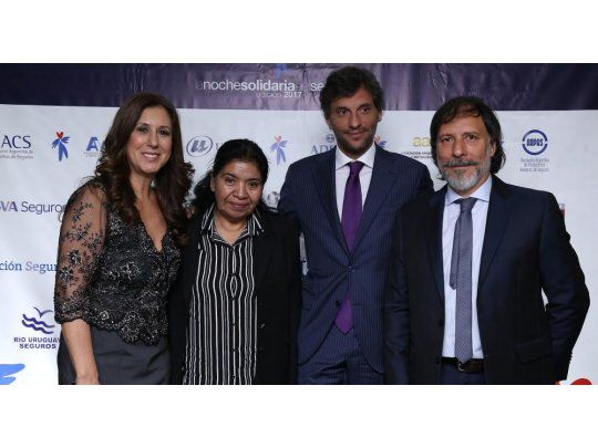 Patricia Vitolo, organizadora de La Noche Solidaria del Seguro, Margarita Barrientos, Guillermo Plate, Vice Superintendente de Seguros de la Nación y Rubén Mundel, organizador de La Noche Solidaria del Seguro.