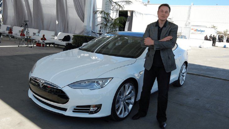 La empresa de Elon Musk podría perder su título de rey de los autos eléctricos