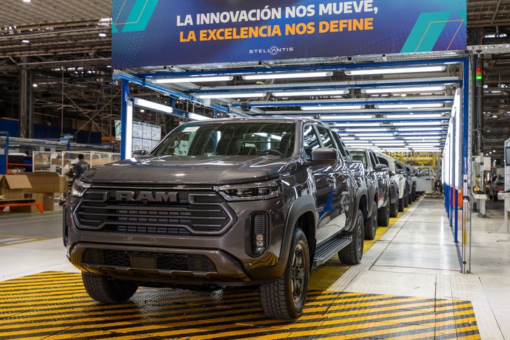With an export focus, the Ram Dakota will be the second model in the pickup family to incorporate the nationally manufactured 2.2-liter Multijet turbodiesel engine.