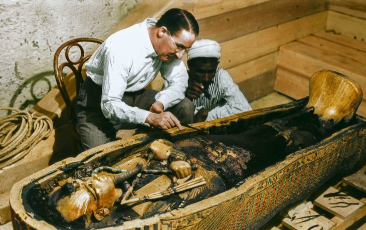Descubrimiento de la tumba del faraón Tutankamón.