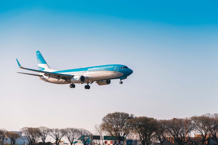 Aerolíneas Argentinas tenía un 64% de la torta de cabotaje en marzo de 2023. Y en marzo de este año creció a 69%. 