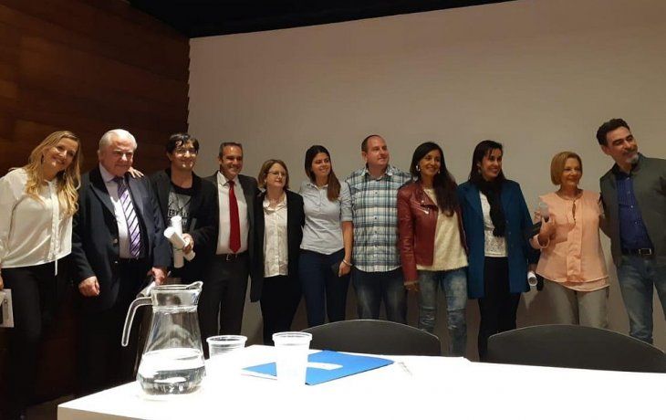 se entregaron los premios del concurso literario el cancer y una historia que contar
