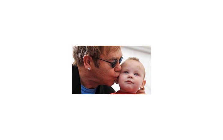 Elton John y el pequeño Lev