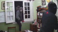 Los ladrones entraron en grupo en una casona de Lomas de Zamora mientras uno vigilaba afuera.