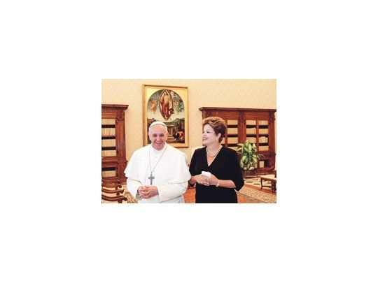 Dilma Rousseff  se entrevistó ayer con el papa Francisco en Roma, quién le confirmó el primer viaje a  su país.