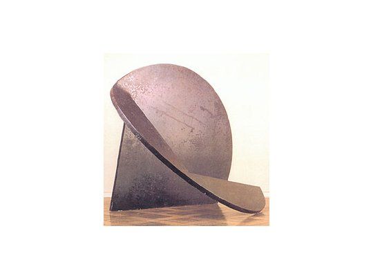 En «30 toneladas de Amílcar», la Bienal de Artes Visualesdel Mercosur que se está desarrollando en Porto Alegre,reúne gran parte de la obra de Amílcar de Castro, unode los mayores escultores brasileños.