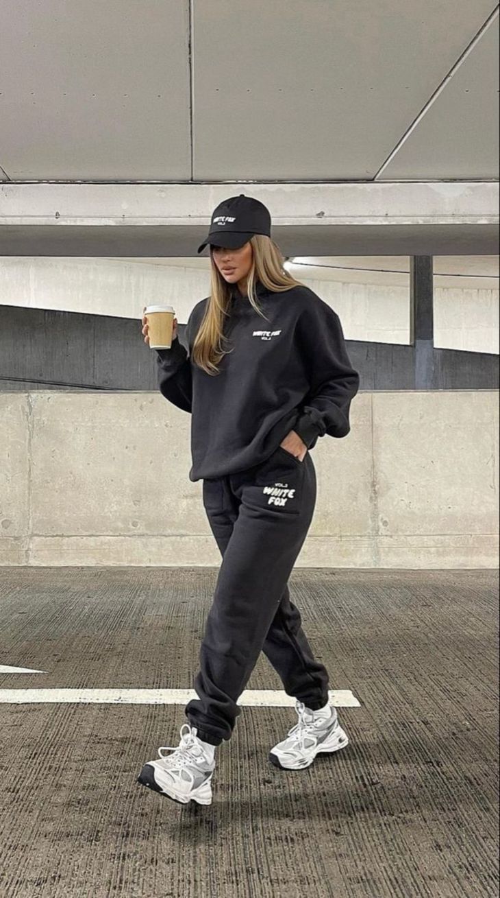 Autumn-winter trend 2025, second look. Autumn-winter trend 2025, second look.