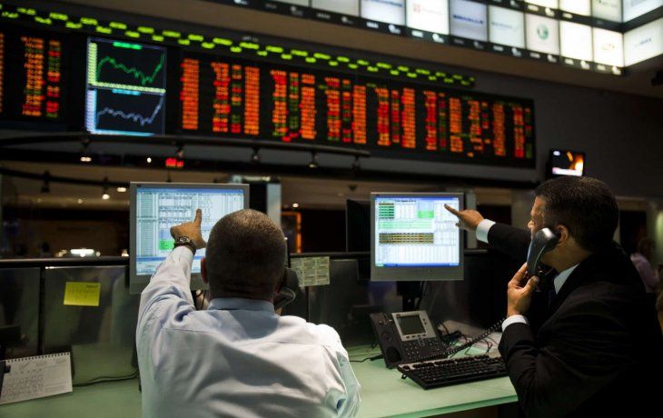 Los mayores derrumbes se&nbsp;venían dando en la aerolínea Azul (-27,56%) y la empresa de paquetes turísticos CVC (-25,02%).