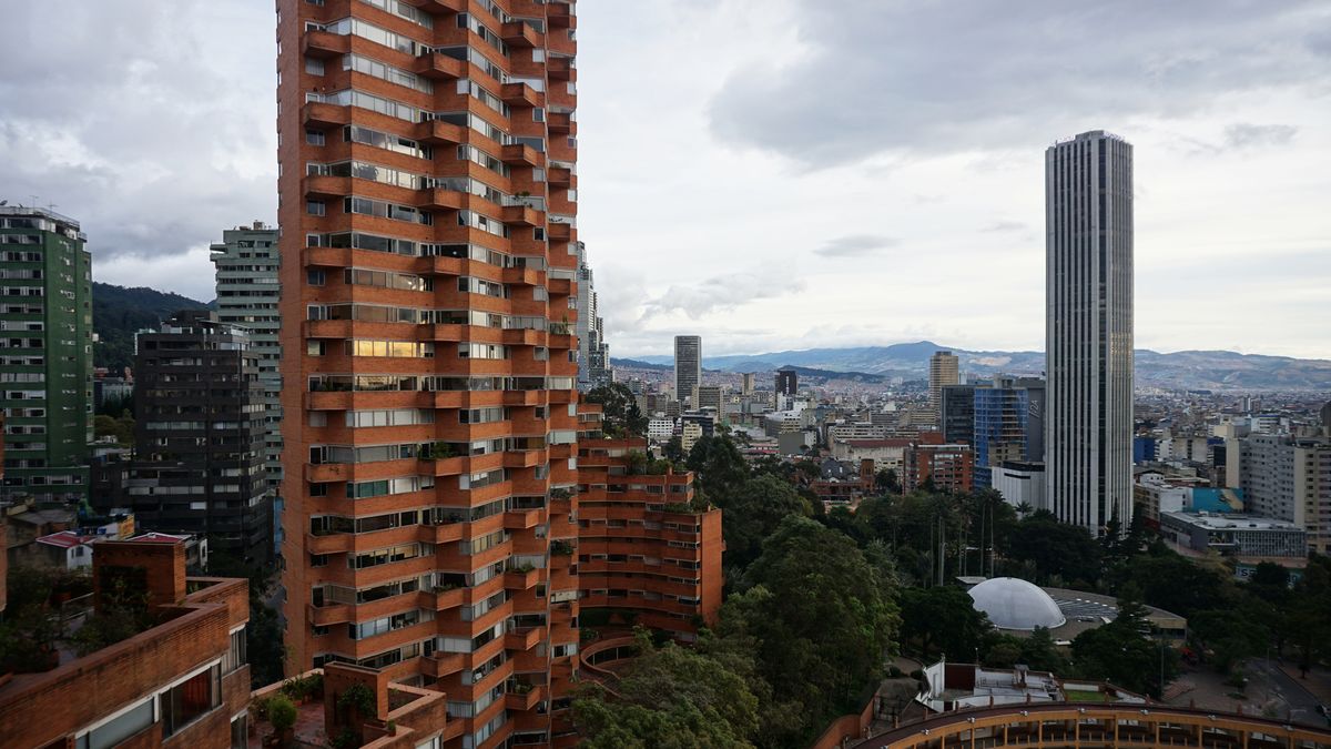 a 6.1 tremor shook Bogota