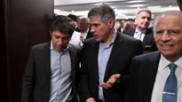 El gobernador bonaerense, Axel Kicillof, el presidente de YPF, Pablo González, y el titular del Club del Petróleo, el empresario Alejandro Bulgheroni de PAE