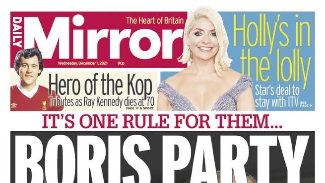 DESCRÉDITO. La fiesta navideña celebrada por el Gobierno de Boris Johnson fue tapa de todos los diarios británicos como esta de The Daily Mirror.