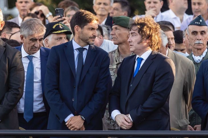 Maximiliano Pullaro y Javier Milei compartieron el acto por el 213 aniversario de la Batalla de San Lorenzo. Maximiliano Pullaro y Javier Milei compartieron el acto por el 213 aniversario de la Batalla de San Lorenzo.
