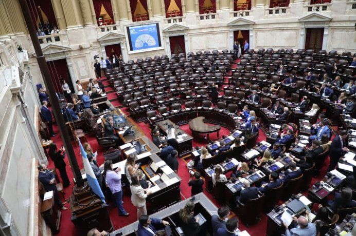 La reforma laboral fue aprobada en el Congreso. La reforma laboral fue aprobada en el Congreso.