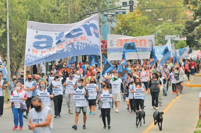 agenda-neuquen-el-gremio-aten-protagonizo-una-movilizacion-el-centro-la-capital-provincial