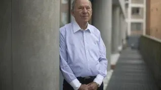 Su visión para los negocios lo salvó de la bancarrota y potenció su carrera. Su visión para los negocios lo salvó de la bancarrota y potenció su carrera.