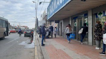 Vecinos salieron de compras por el Día del Padre en José C. Paz y otros municipios del conurbano bonaerense.