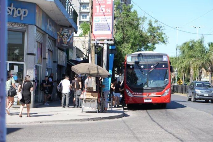 Pese a los incrementos, el colectivo cuesta la mitad que un boleto de subte. 