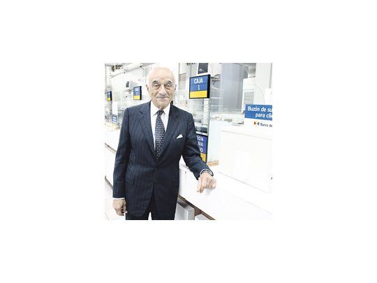 Enrique Eskenazi: su banco BERSA tiene la flamante «segunda licencia» de MasterCard en la Argentina. La marca trata de revertir fuerte caída de 10 años.