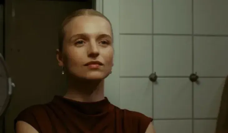 Una serie corta, intensa y adictiva: Netflix apuesta al suspenso nórdico con una historia que mezcla acción encubierta y emociones al límite.   Una serie corta, intensa y adictiva: Netflix apuesta al suspenso nórdico con una historia que mezcla acción encubierta y emociones al límite.