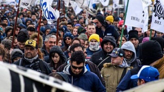 Trabajadores protestaron en Tierra del Fuego por la quita de aranceles. 