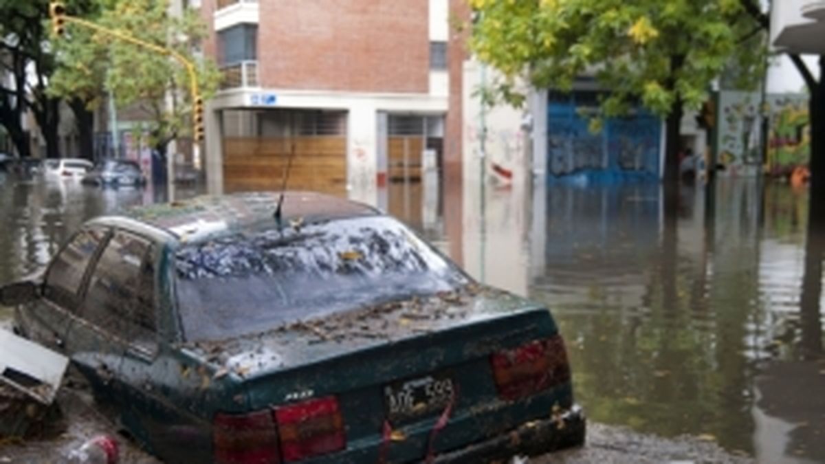 Las lluvias dejaron en Ciudad y GBA, ocho muertos, calles anegadas y ...