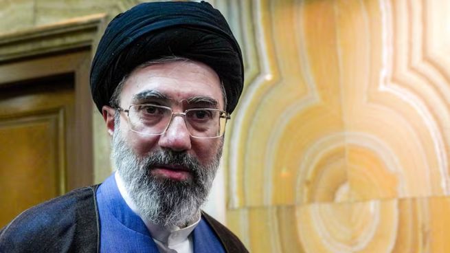 Mojtaba Jameneí fue proclamado líder supremo tras la muerte de su padre, el ayatolá Alí Jameneí, en un ataque al inicio de la guerra.
