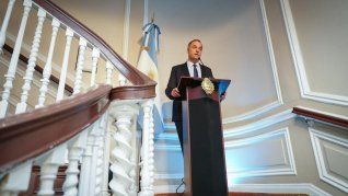 El jefe de Gabinete, Manuel Adorni, investigado por un viaje a Punta del Este. El jefe de Gabinete, Manuel Adorni, investigado por un viaje a Punta del Este.