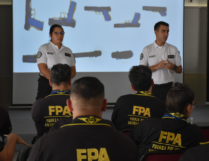 Pro-government legislators presented a bill to allow personnel with military training to join the Anti-Drug Police Force (FPA) of the province of Córdoba. Pro-government legislators presented a bill to allow personnel with military training to join the Anti-Drug Police Force (FPA) of the province of Córdoba.
