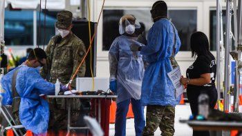 Los centros de detecci&oacute;n de coronavirus en Florida fueron cerrados por la inminente llegada de Isa&iacute;as.