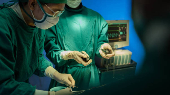 Lejos de ser una decisión apresurada o extrema, la craniectomía descompresiva responde a un razonamiento fisiopatológico claro y a una necesidad clínica urgente.
