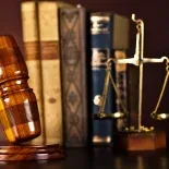 La lentitud en los procesos, la falta de independencia y la desconfianza en los organismos de control aparecen como los principales déficits del sistema judicial, según abogados que litigan a diario. La lentitud en los procesos, la falta de independencia y la desconfianza en los organismos de control aparecen como los principales déficits del sistema judicial, según abogados que litigan a diario.