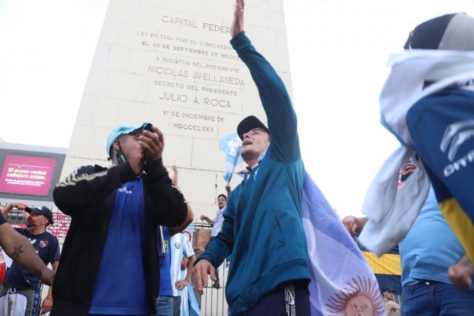 Hinchas colmaron el obelisco para despedir a Dios. Mariano Fuchila