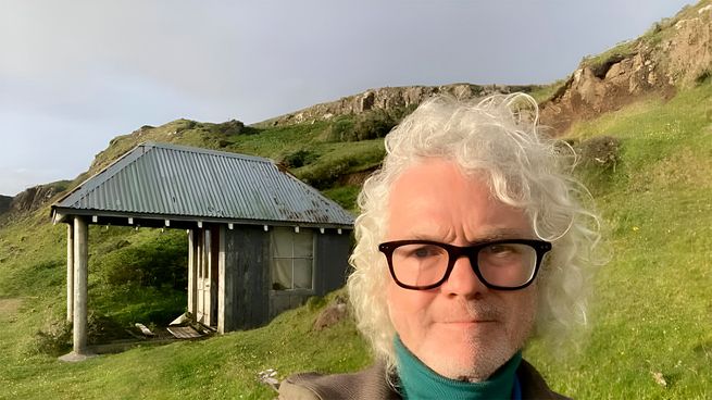 He gave up his luxurious millionaire life to move to an island and live in a house abandoned more than 160 years ago without electricity and water.