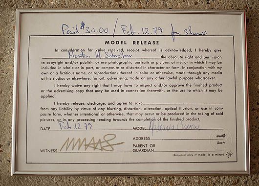 El contrato por el que la joven Madonna recibe u$s 30 a cambio de los desnudos.