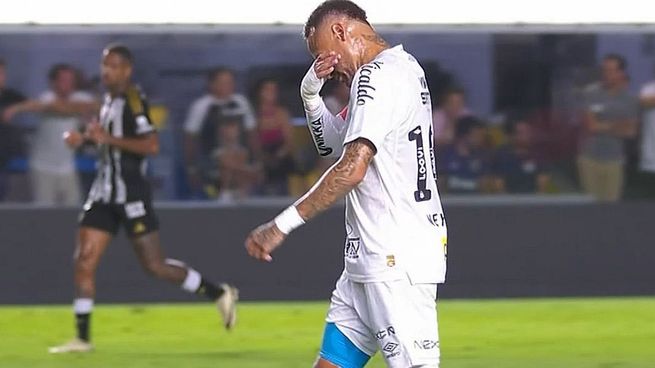 El llanto de Neymar producto de otra lesión.
